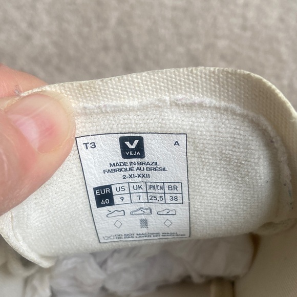 Veja URCA CWL White Silver Sneakers Women’s Size 9, Retail $135 - Picture 8 of 8